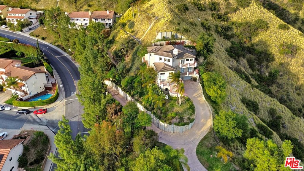 1248 E Tujunga Avenue