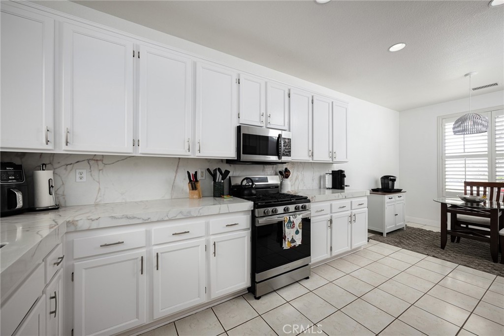 29403 Hidden Lake