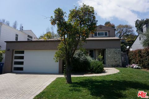 Photo of 221 N Bowling Green Way, Los Angeles, CA 90049 (MLS # 26711069)