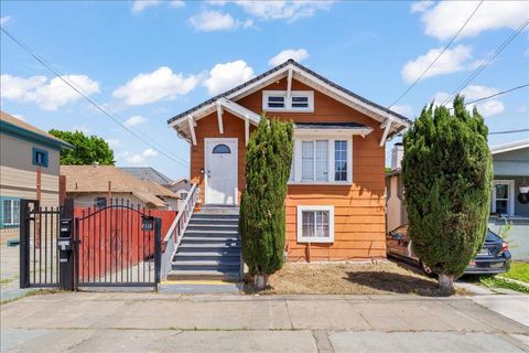 Photo of 4114 E 17th Street, Oakland, CA 94601 (MLS # ML82045271)