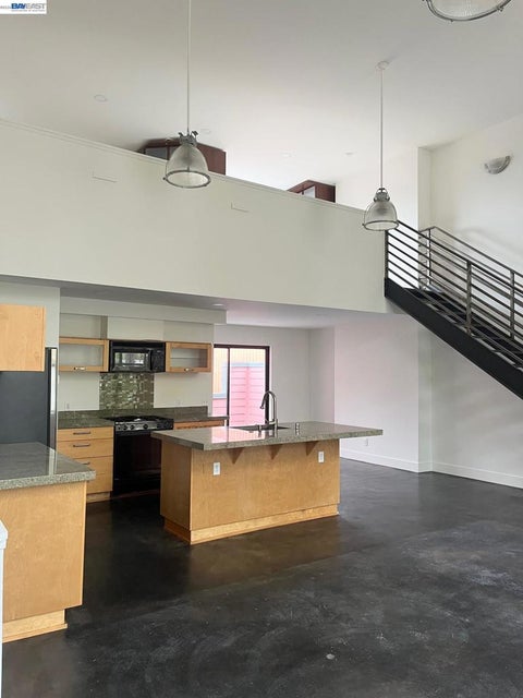 Photo of 3206 Ettie St ST, Oakland, CA 94608 (MLS # 41149291)