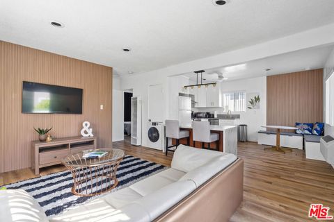 Photo of 41 Westminster Avenue, Venice, CA 90291 (MLS # 26832401)
