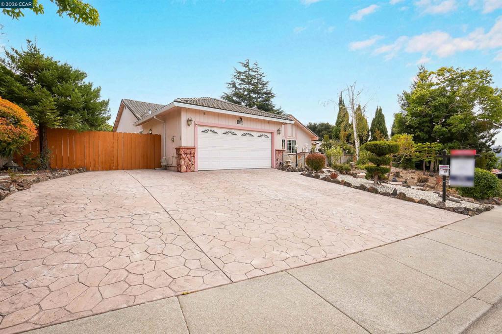 1220 Fascination Cir