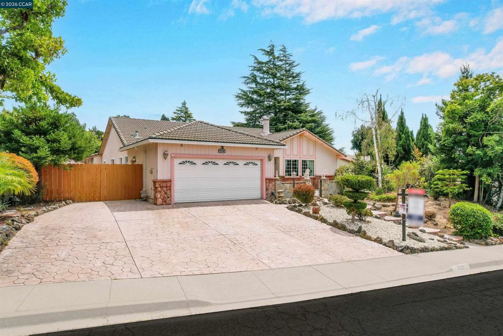 1220 Fascination Cir