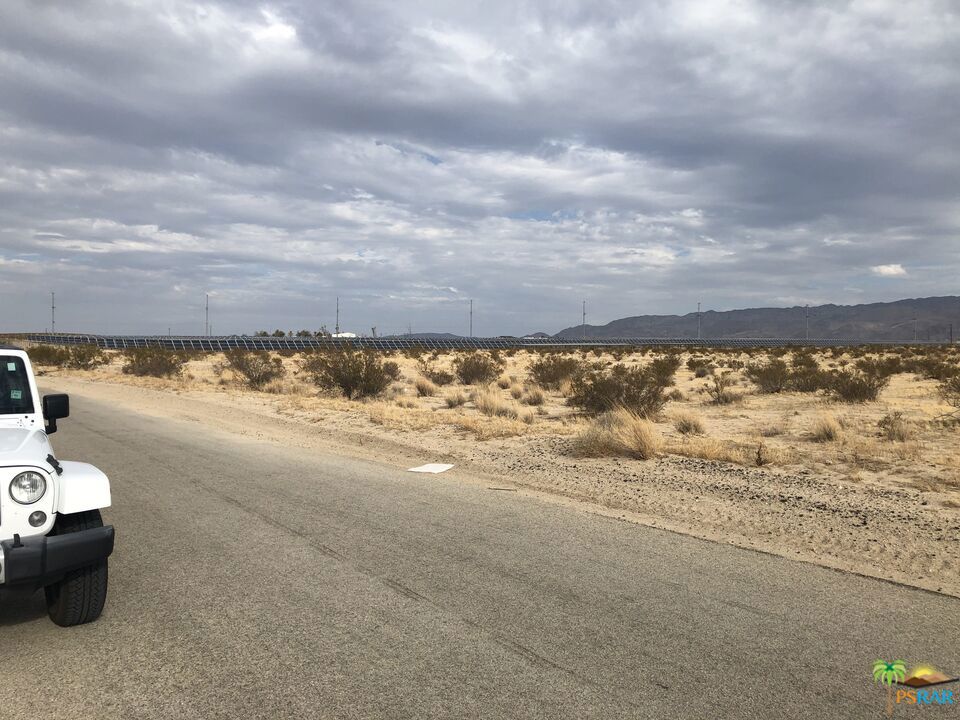 Wonderful 20 Acres, located on Mesa Drive in 29 Palms, next to Solar Farm.