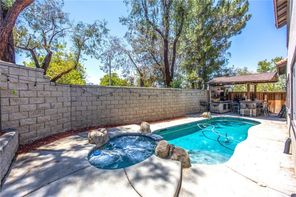 142 Tamarack Dr