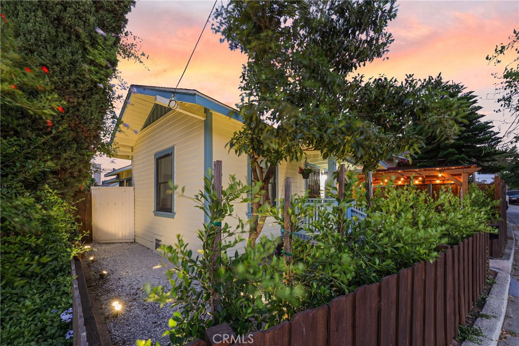 1146 N Loma Vista Drive