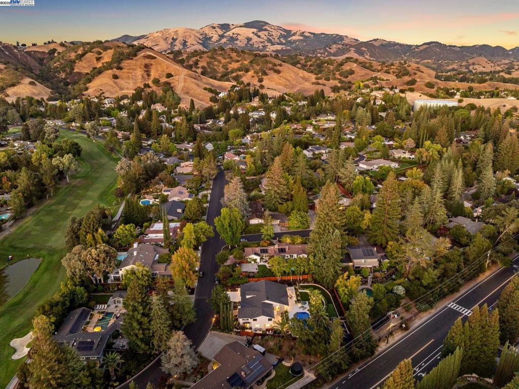 ROUNDHILL - Residential