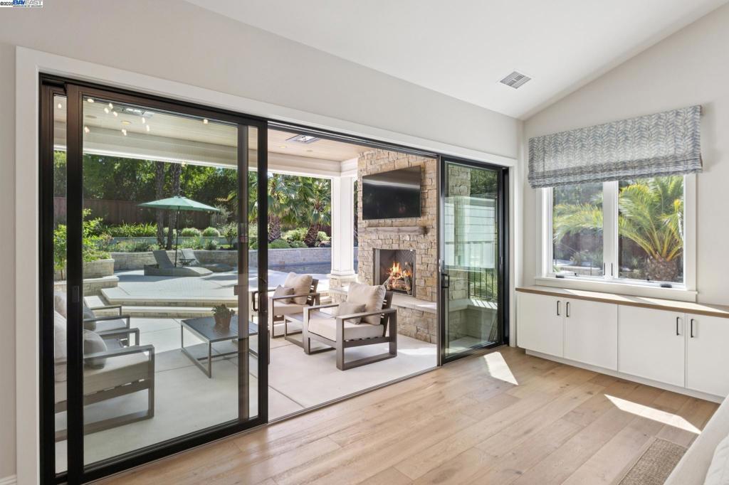ROUNDHILL - Residential