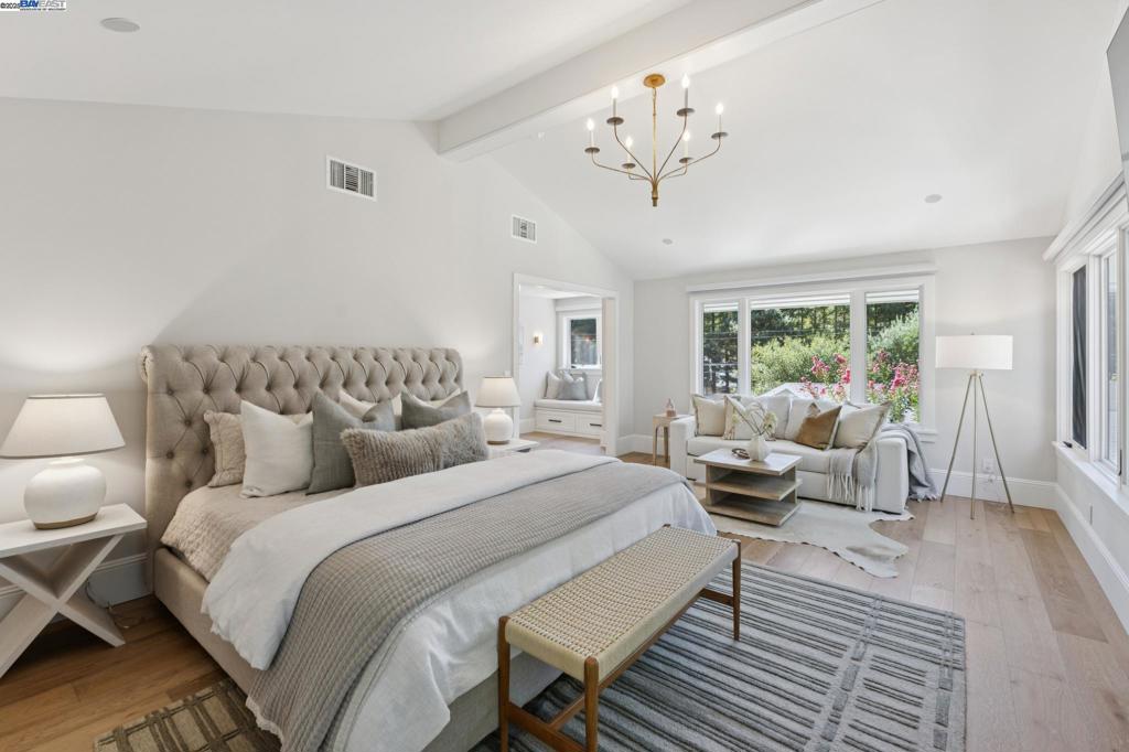ROUNDHILL - Residential