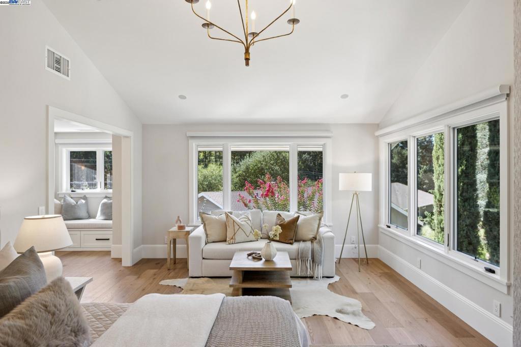 ROUNDHILL - Residential