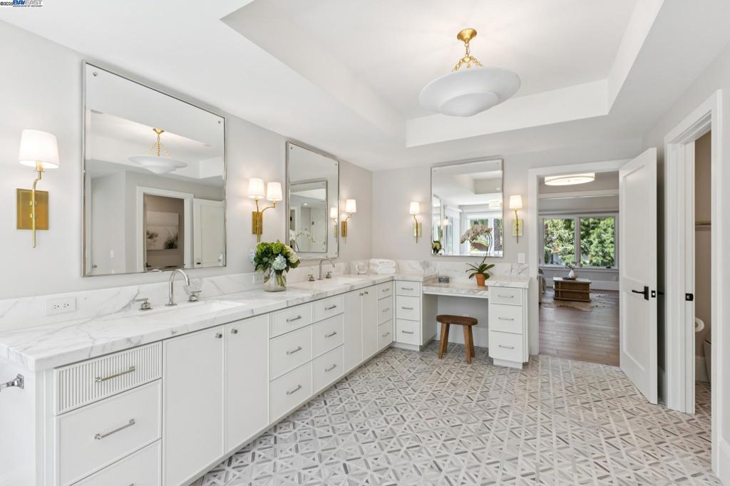ROUNDHILL - Residential