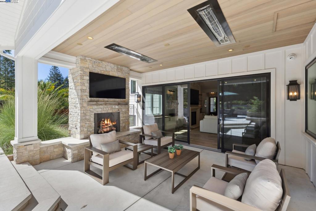 ROUNDHILL - Residential