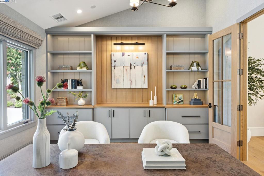 ROUNDHILL - Residential