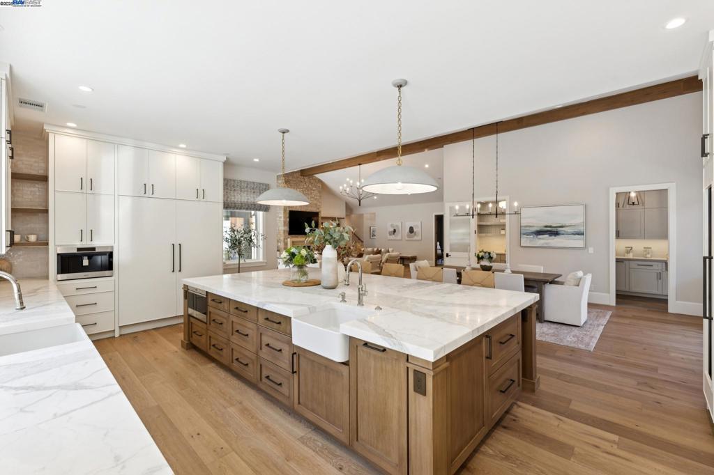 ROUNDHILL - Residential