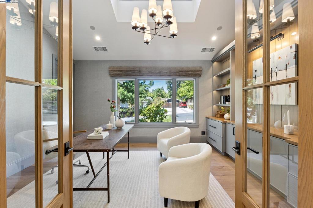 ROUNDHILL - Residential