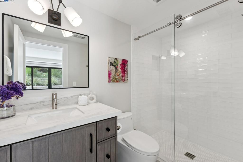 ROUNDHILL - Residential