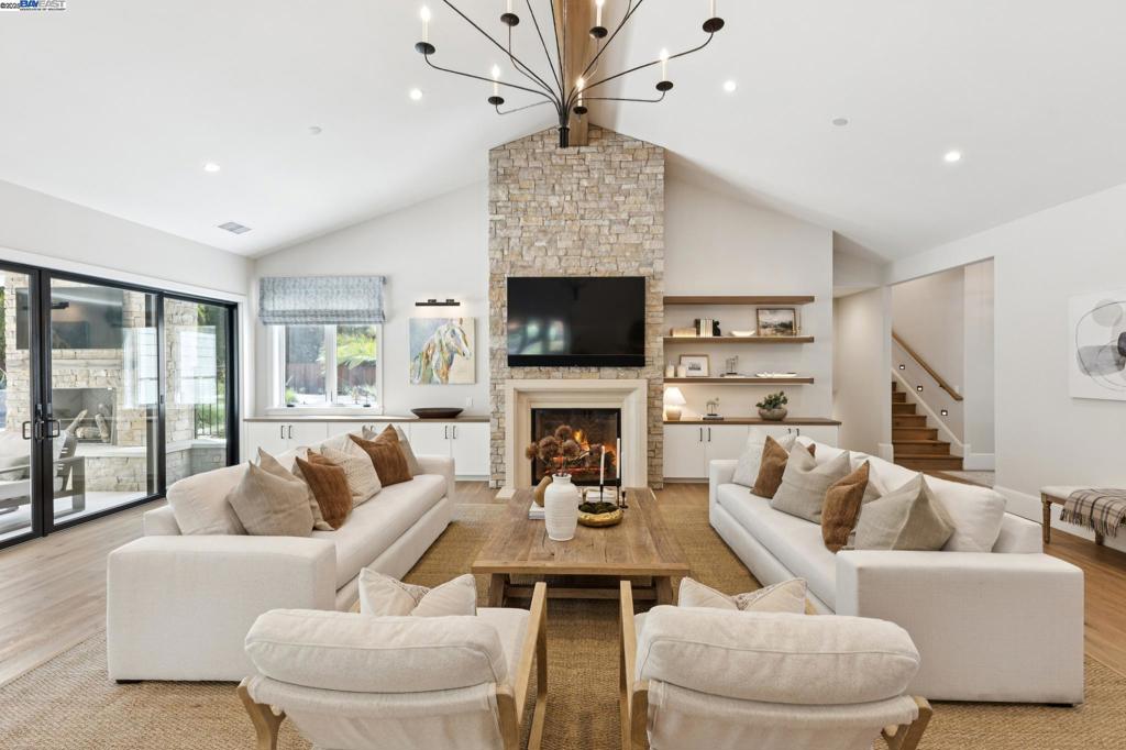 ROUNDHILL - Residential