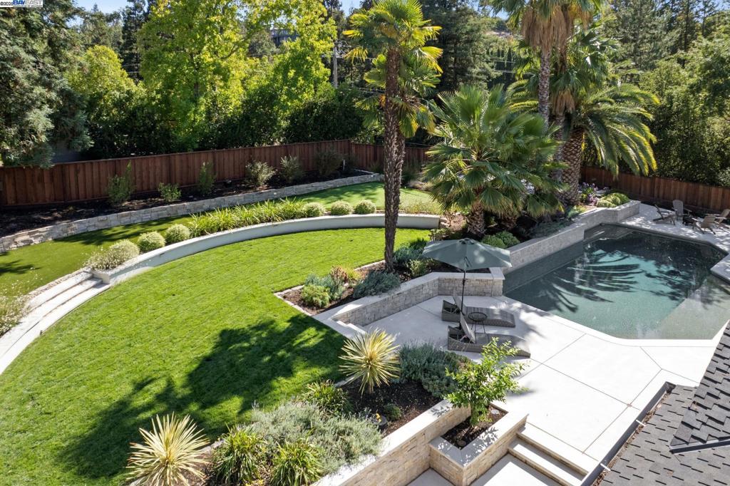 ROUNDHILL - Residential