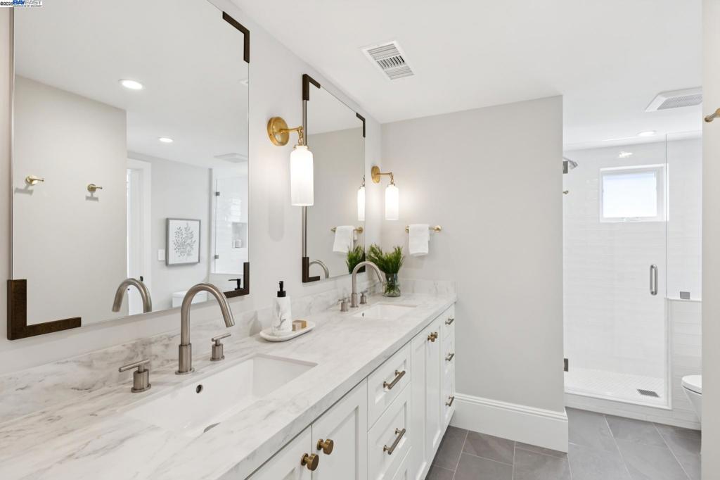 ROUNDHILL - Residential