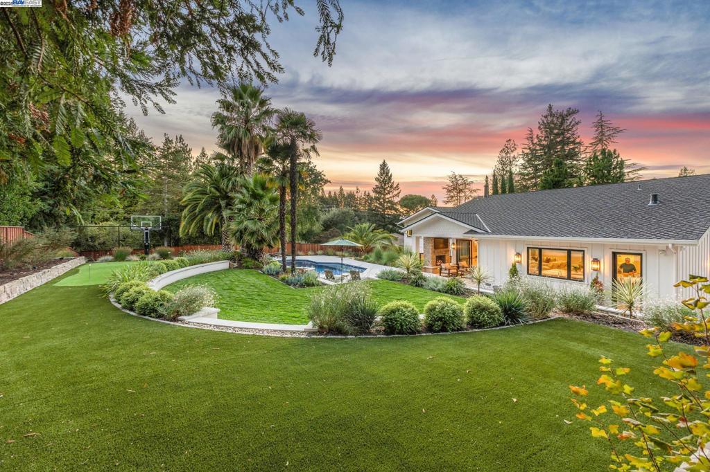 ROUNDHILL - Residential