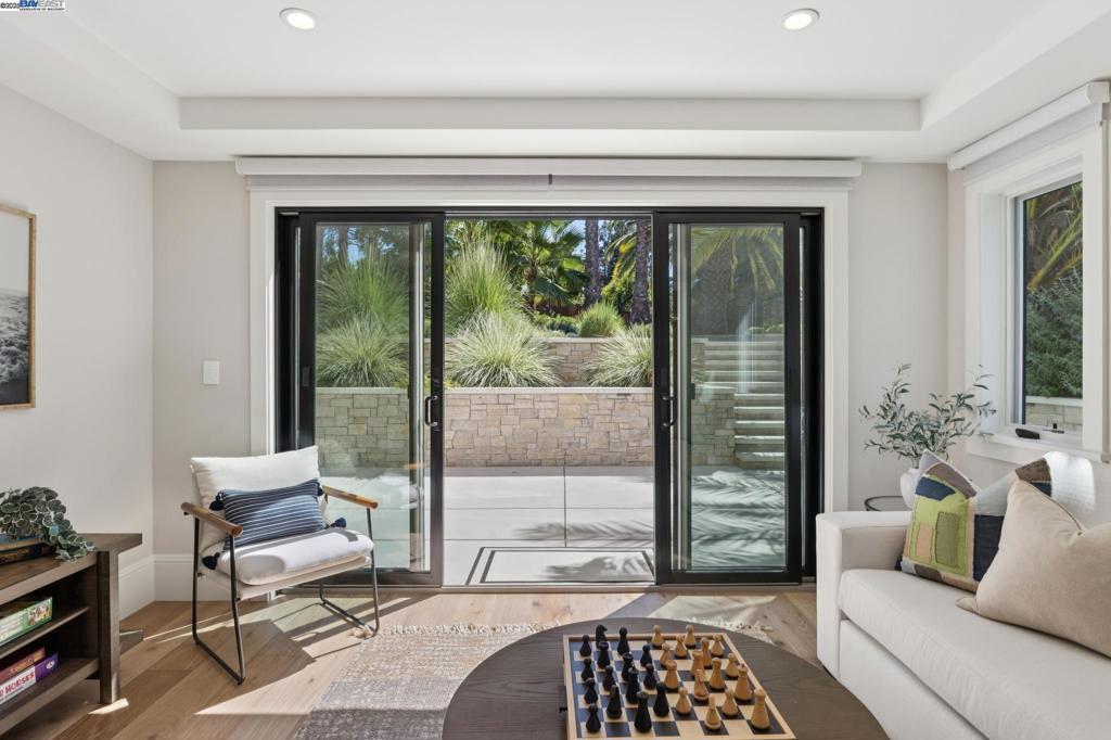 ROUNDHILL - Residential