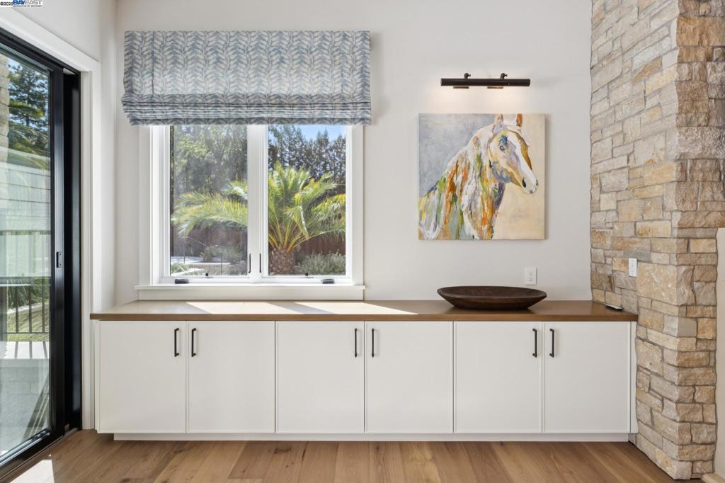 ROUNDHILL - Residential