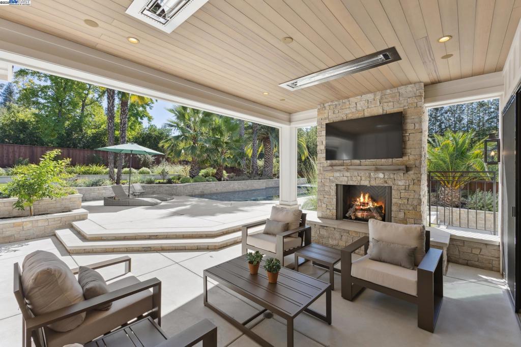 ROUNDHILL - Residential