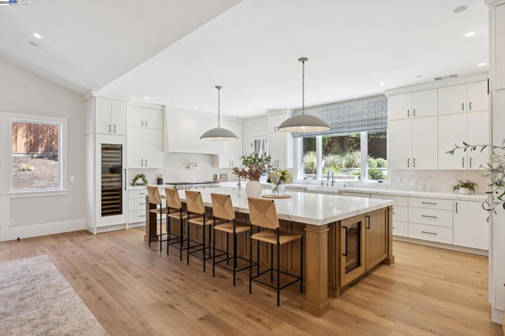 ROUNDHILL - Residential