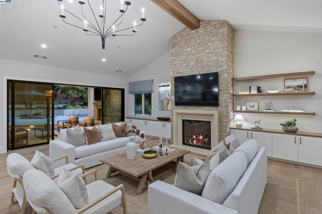 ROUNDHILL - Residential