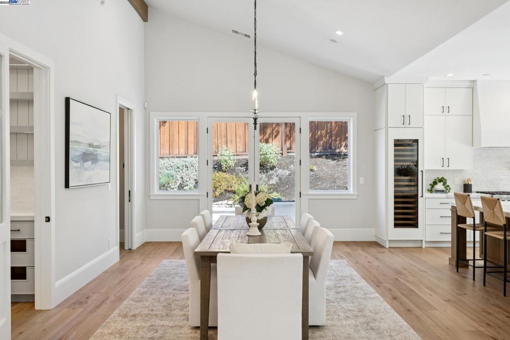 ROUNDHILL - Residential