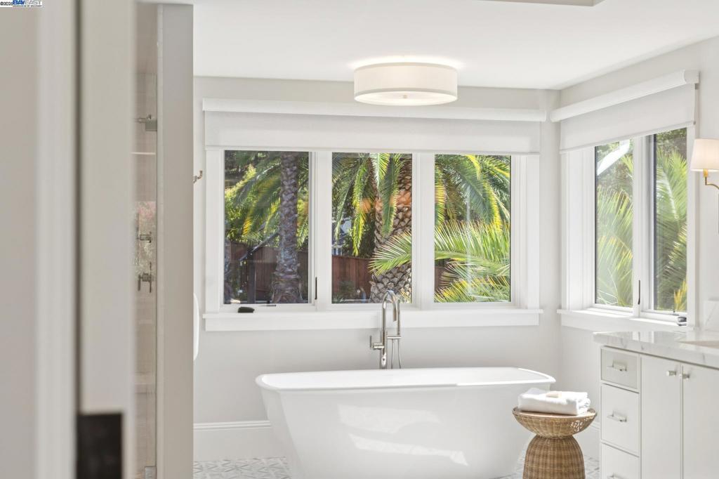 ROUNDHILL - Residential