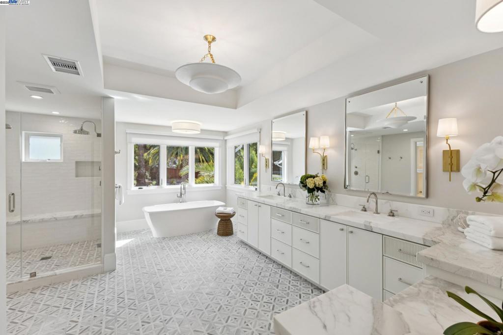 ROUNDHILL - Residential