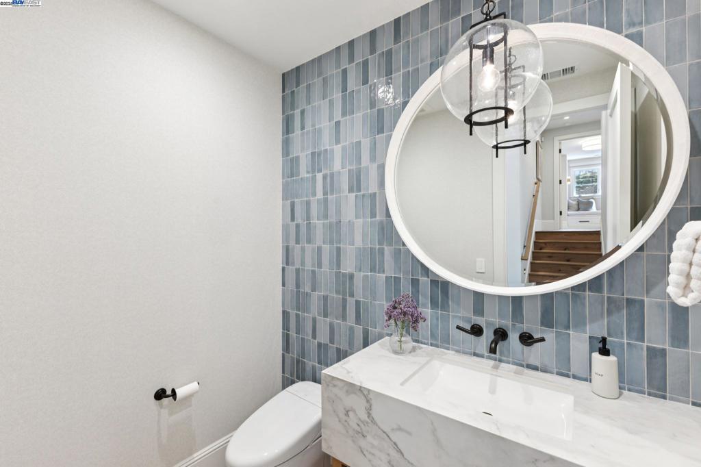 ROUNDHILL - Residential