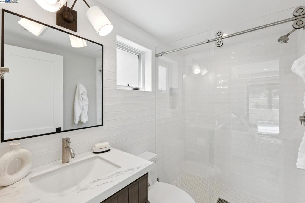 ROUNDHILL - Residential