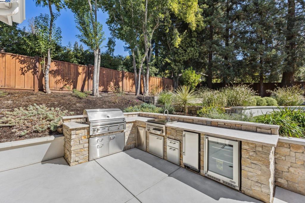 ROUNDHILL - Residential