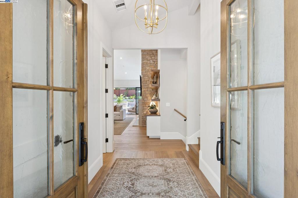 ROUNDHILL - Residential
