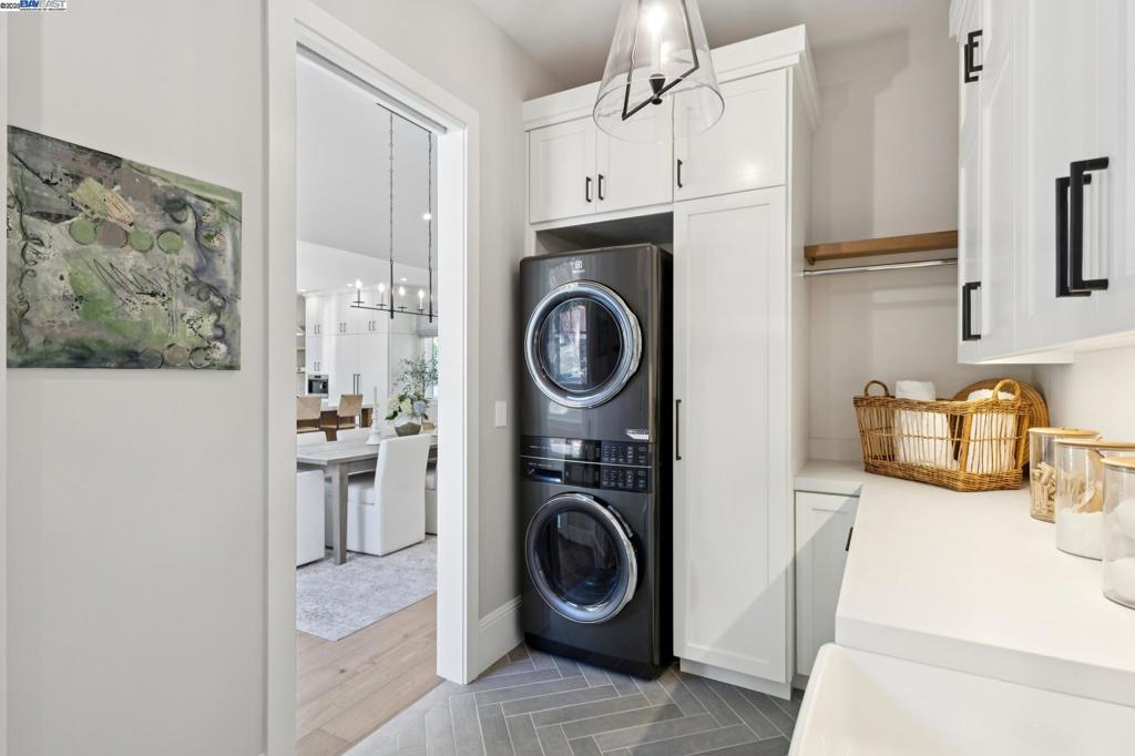 ROUNDHILL - Residential