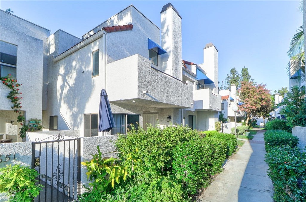 652 Park Shadow Court 39