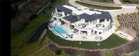 Photo of 29600 Harvester Rd, Malibu, CA 90265 (MLS # CV25231798)