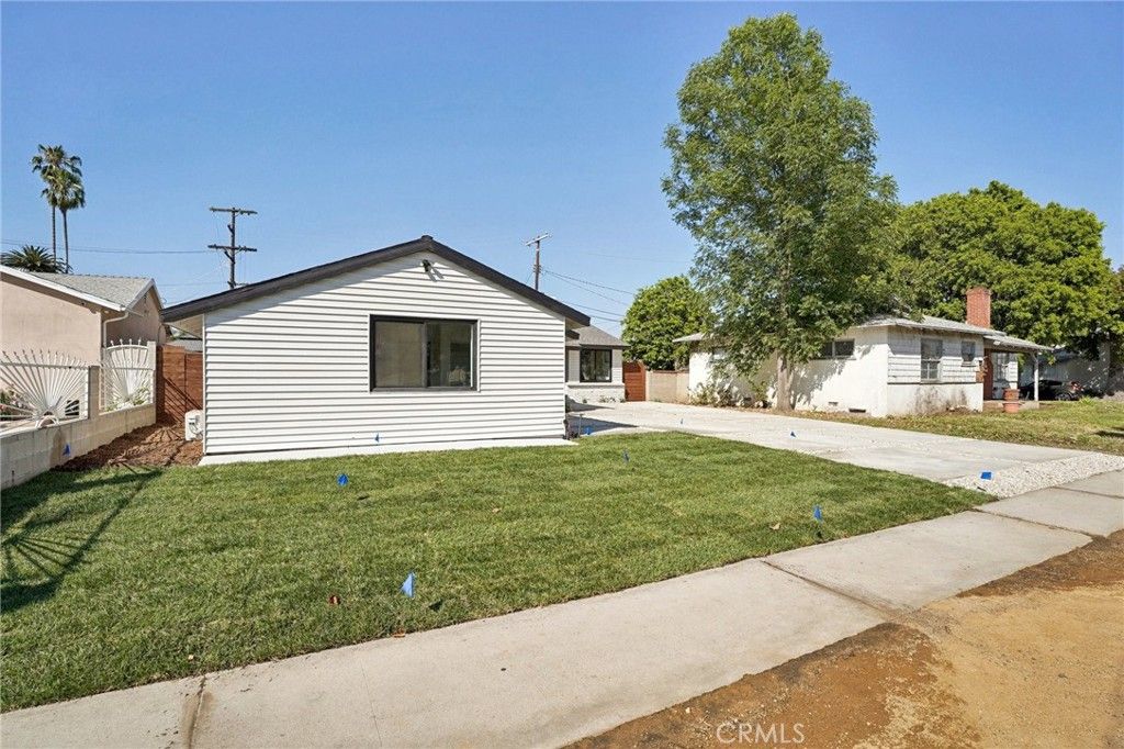 Photo of 13907 Wyandotte Street, Van Nuys, CA 91405 (MLS # SR26064864)
