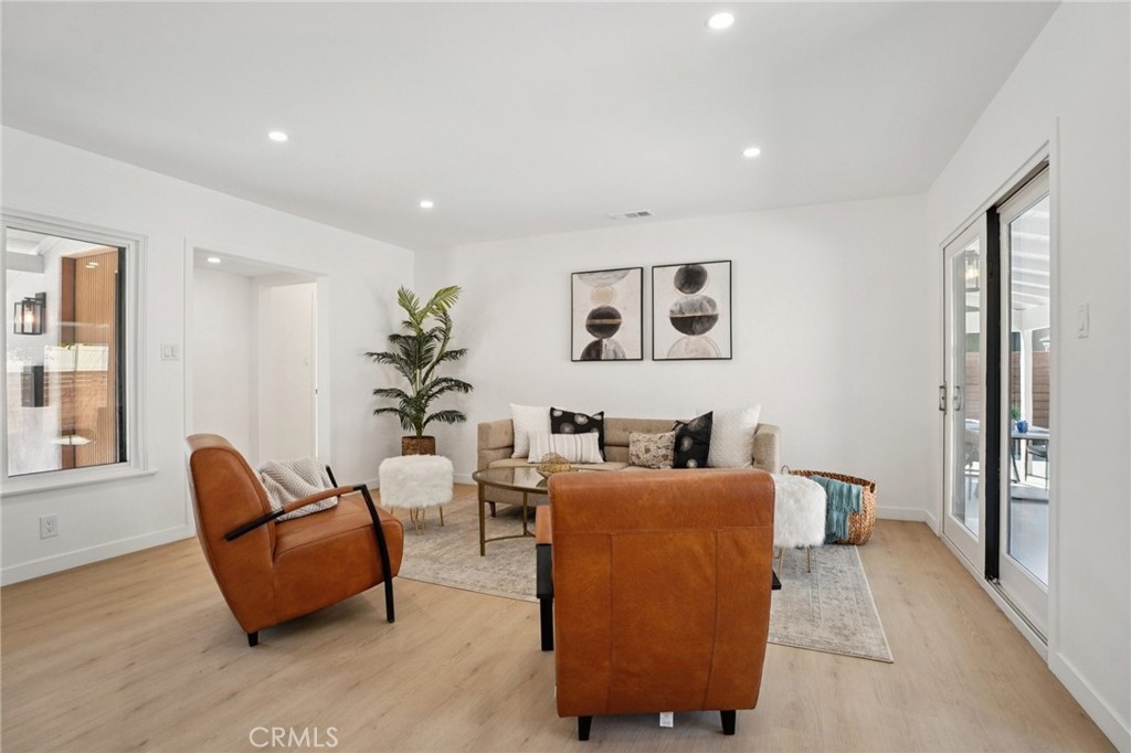 13907 Wyandotte Street