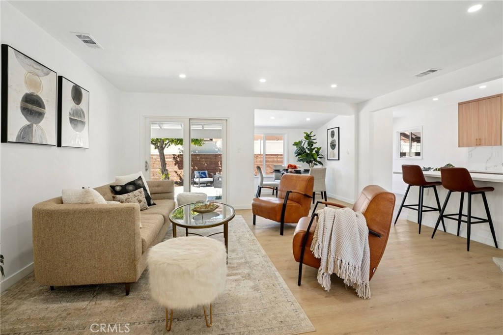 13907 Wyandotte Street