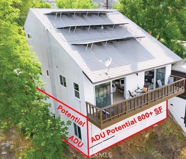 496 Crane Boulevard