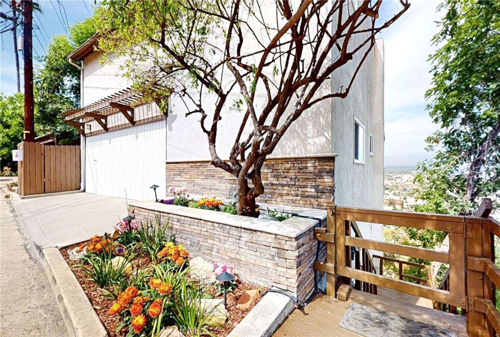 Properties 4 496 Crane Boulevard
