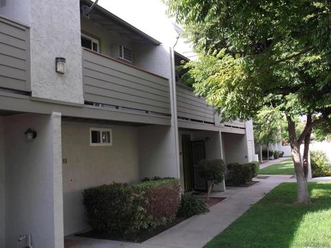 Photo of 417 N Citrus Av Ave #6, Escondido, CA 92027 (MLS # 260008013SD)