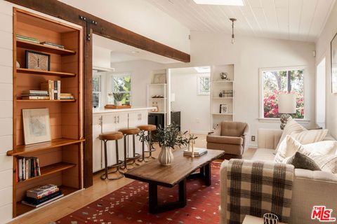 Photo of 754 California Avenue, Venice, CA 90291 (MLS # 26828075)