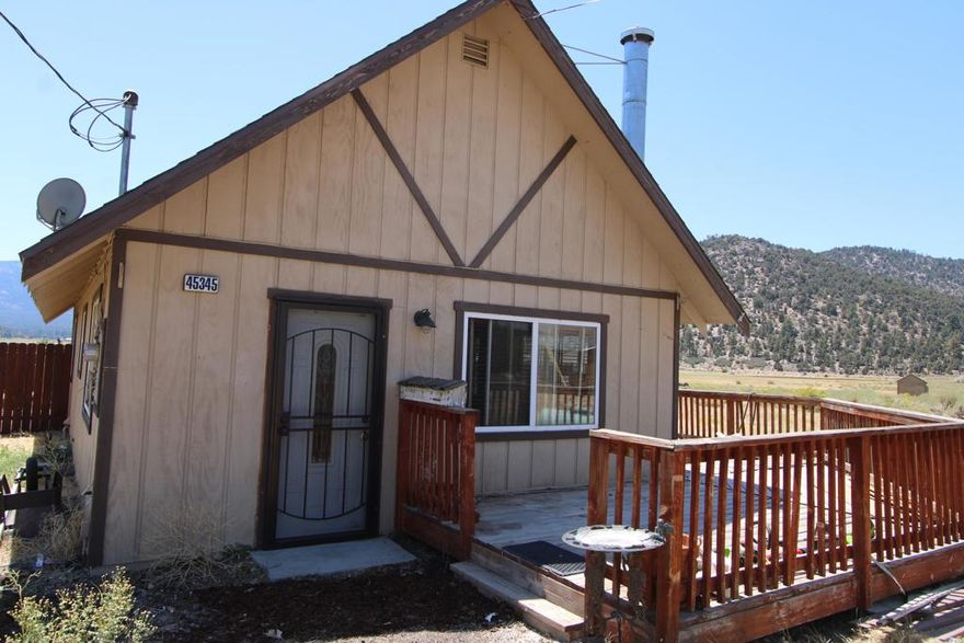 Discover this cozy 2-bedroom, 1-bath home nestled on a spacious lot, perfect for those seeking a property with room to grow! This home features an energy-efficient wood-burning stove for cozy, cost-saving warmth. Boasting a beautiful view of Gold Mountain, this home is a blank canvas ready for your personal touch. With some fresh paint and new flooring, you can transform this gem into your dream retreat. The large lot offers ample space for outdoor living, gardening, or future expansions to make this home truly yours. Ideal for first-time buyers, investors, or anyone looking to customize their space in a serene setting. Don't miss this opportunity to create something special!