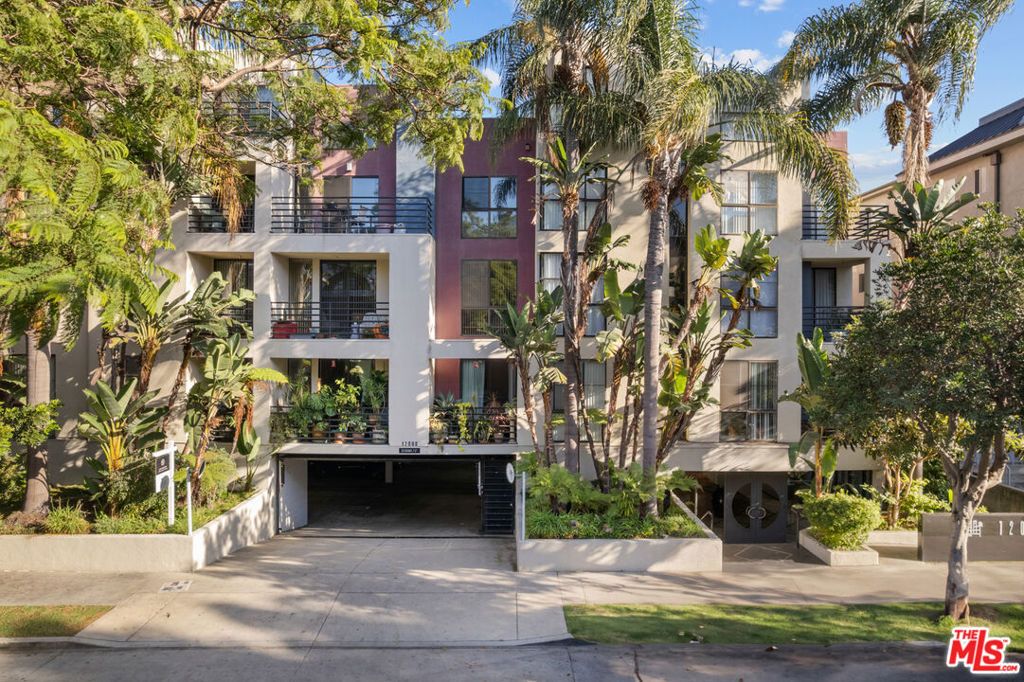 Photo of 12000 Goshen Avenue #303, Los Angeles, CA 90049 (MLS # 25603103)