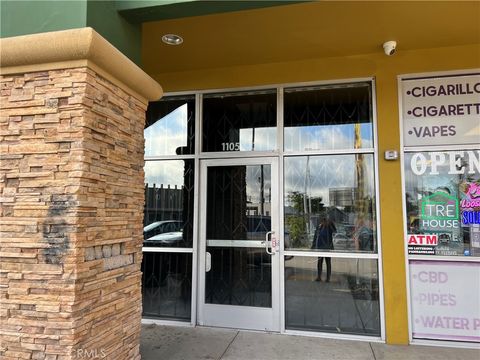 Photo of 11050 S Prairie AVE, Inglewood, CA 90303 (MLS # SB26113827)